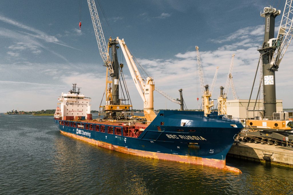 Liebherr hits 1,300 maritime cranes delivery milestone