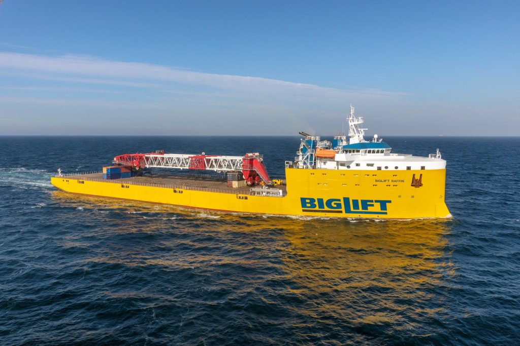 BigLift MC-Class tandem delivers parts for OHT's Alfa Lift