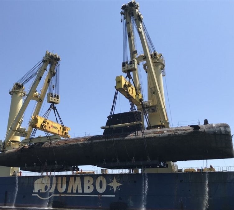 Jumbo-SAL-Alliance delivers decommissioned submarine to Brest