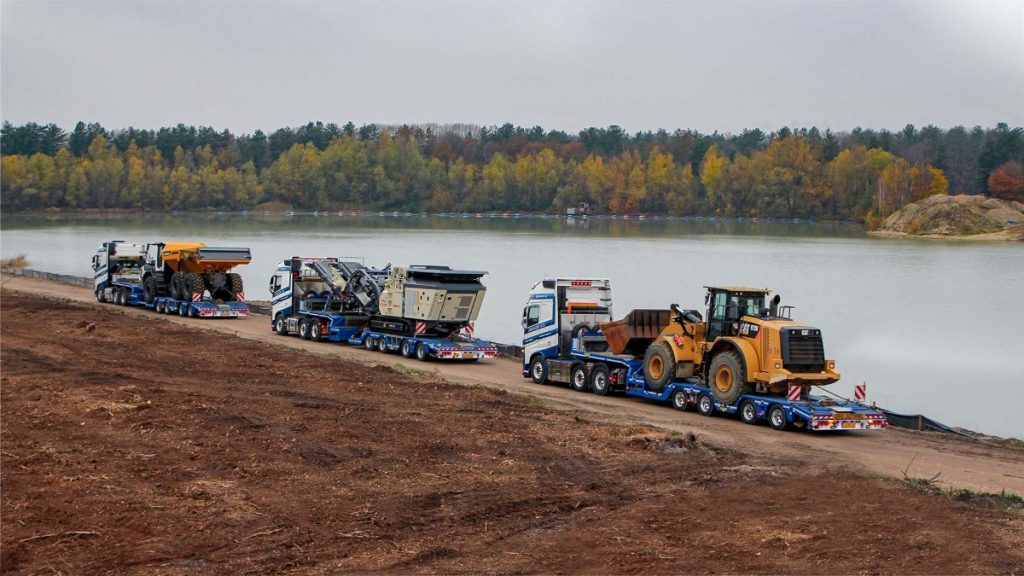 Schoones expands fleet with three Broshuis semi low loaders