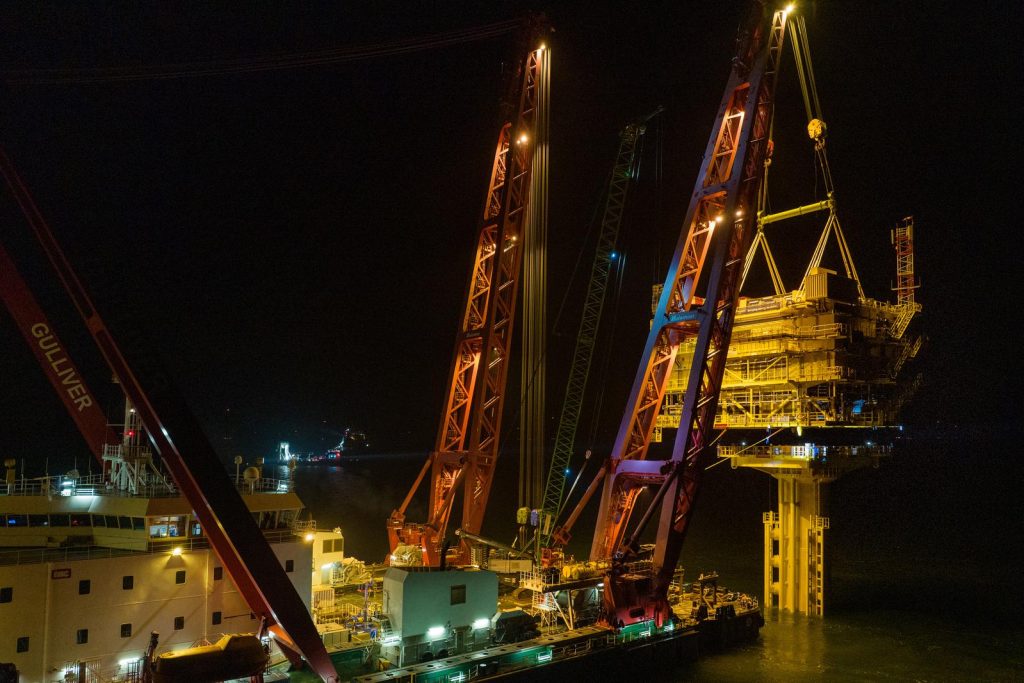 RWE installs 1,400 tonne Kaskasi offshore substation topside