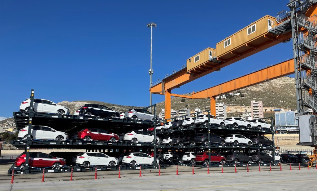 MPPs ferry cars between China and a new hub in Piraeus Port