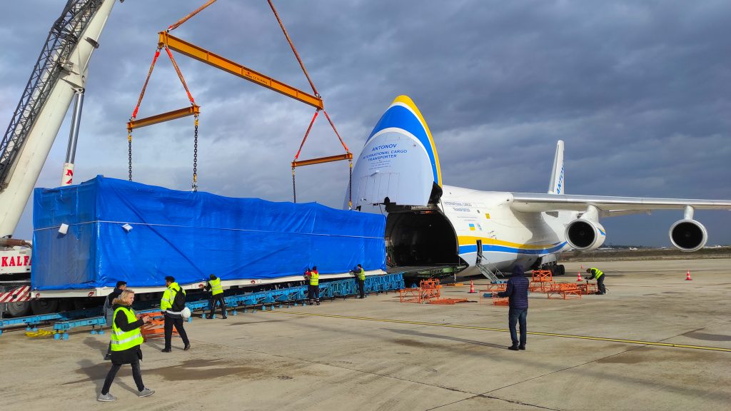 Project cargo flown in for a German LNG import facility