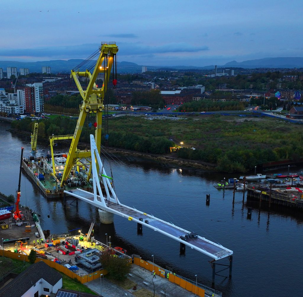 HEBO lifts Govan-Patrick bridge sections in Glasgow