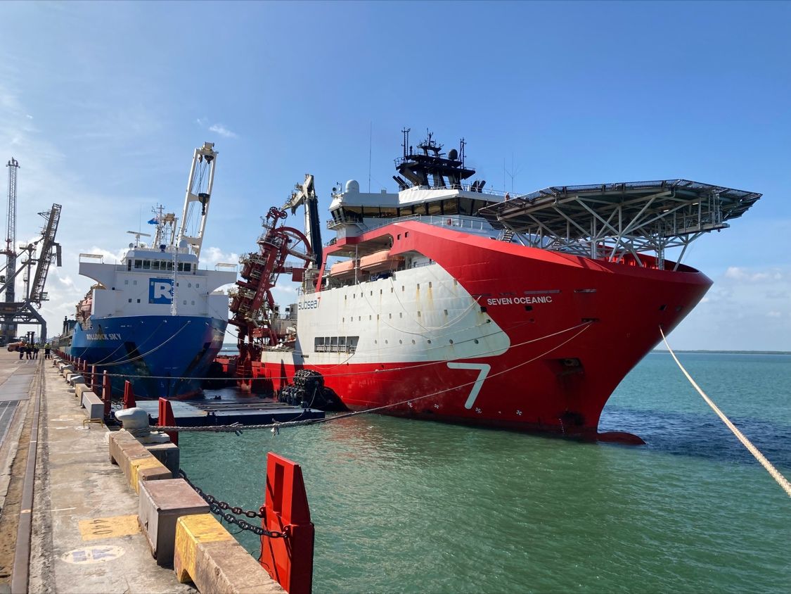 Rolldock Sky delivers Barossa FPSO suction anchors to Darwin Port