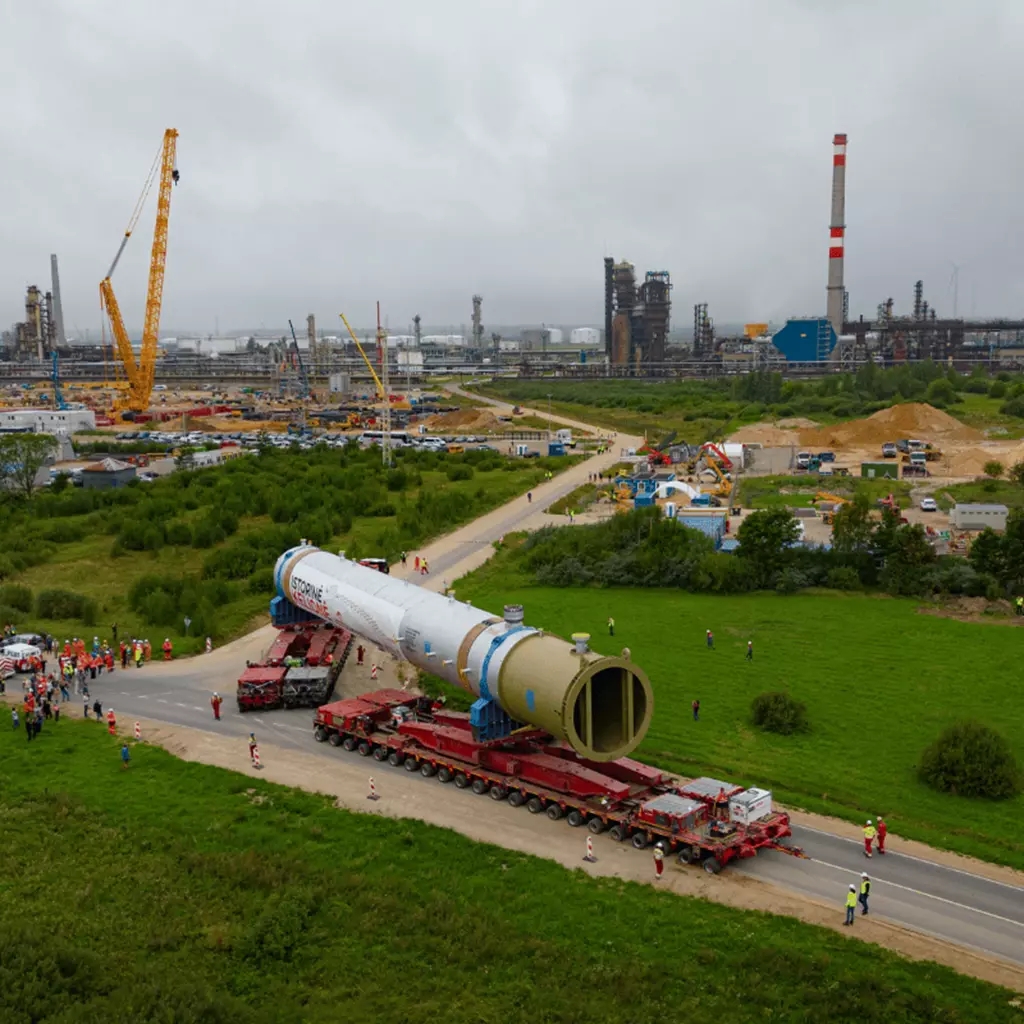 A record-breaking heavy transport