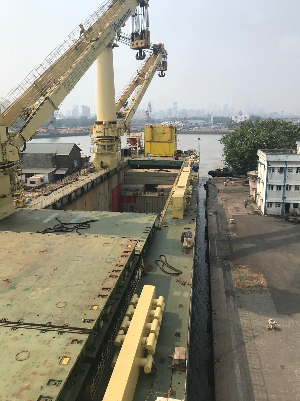 Heavy-lift vessel Fairmaster granted access to Indira Dock in Mumbai