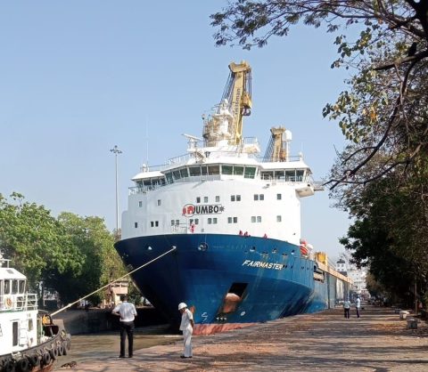 Heavy-lift vessel Fairmaster granted access to Indira Dock in Mumbai