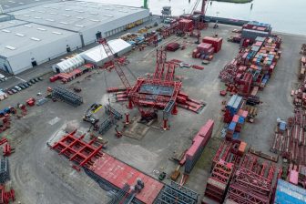 Mammoet starts assembly of the world's strongest land-based crane