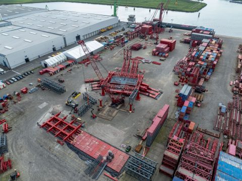 Mammoet starts assembly of the world's strongest land-based crane