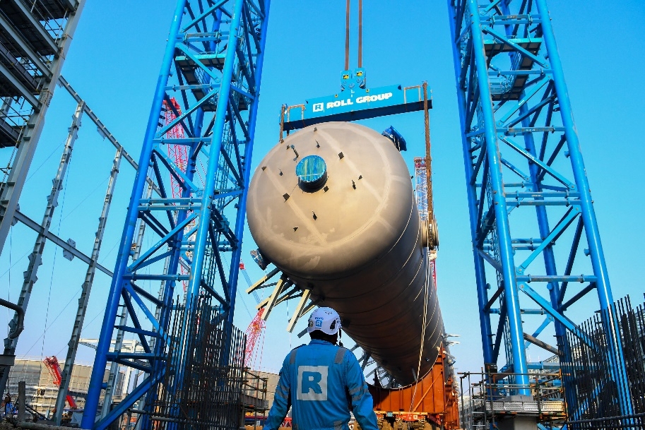 Roll Group executes two 1,000-ton lifts in Indonesia