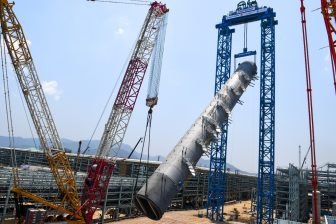 Roll Group executes two 1,000-ton lifts in Indonesia