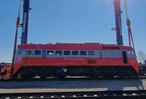 Sarens lifts Lithuania's locomotives to European standards