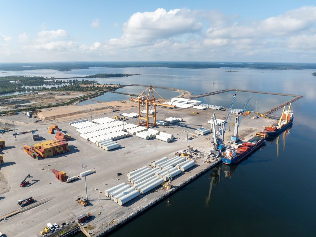 Busy week at Port of Kokkola, wind components taking centre stage