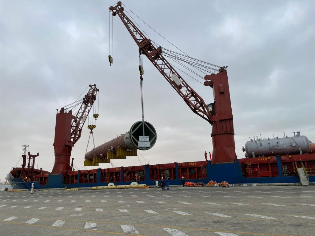 Combi Lift delivers project cargo from India and Oman for an Algerian project