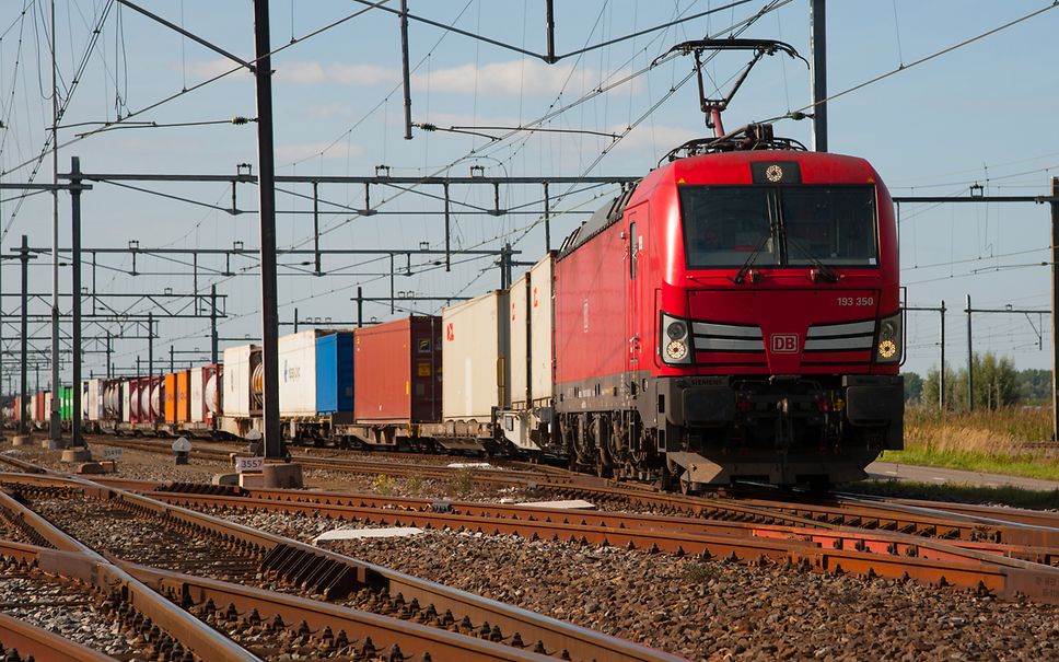 DB Cargo to cut 2,300 jobs, introduces voluntary termination scheme