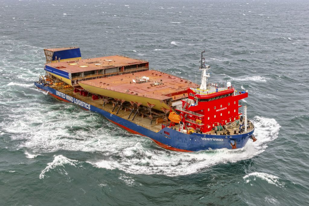 Deck carriers: new market, alternative or the future?