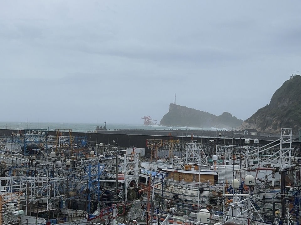 Heavy transport vessel runs aground battered by typhoon off Taiwan