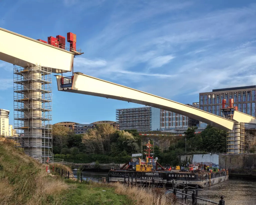 Mammoet tags HEBO in New Wear Footbridge transport job