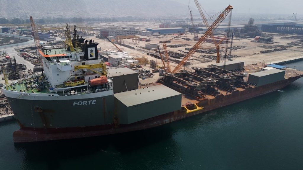 What happens to a heavy transport vessel in between jobs?