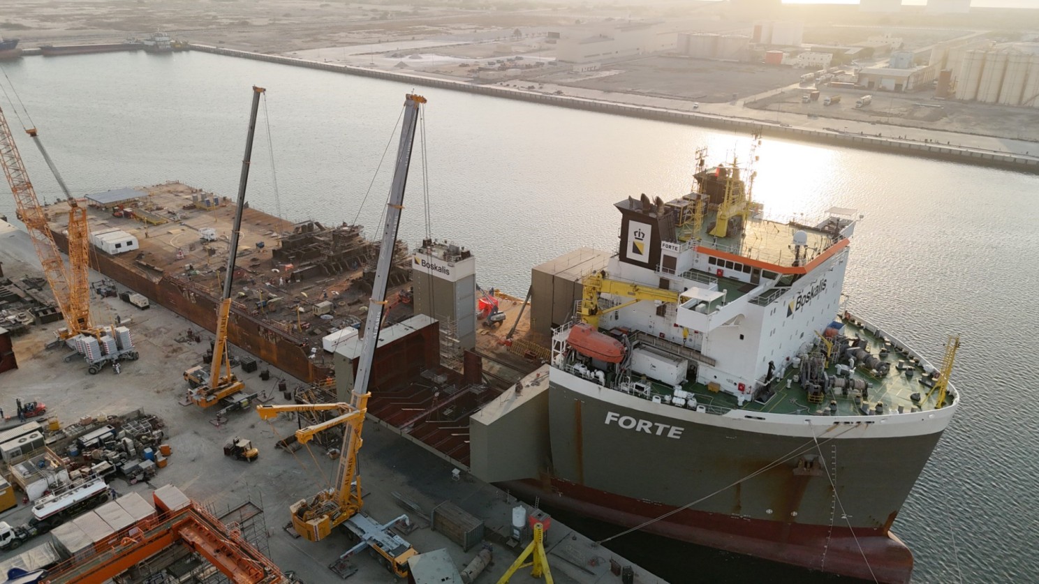 What happens to a heavy transport vessel in between jobs?