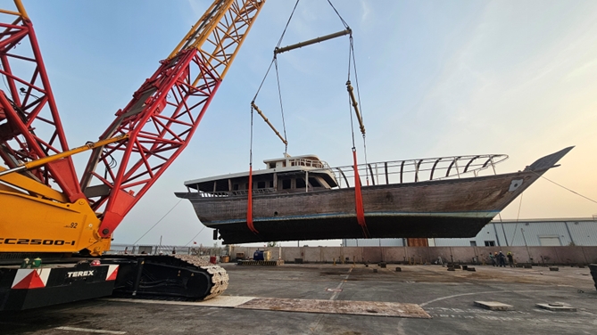 Al Jaber deploys Modulift spreader beams for a 150-ton boat lift in Qatar