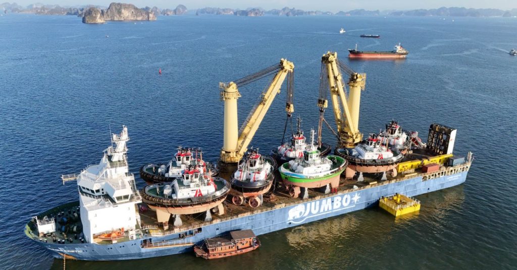 Jumbo Kinetic loads Damen tugs in Halong Bay