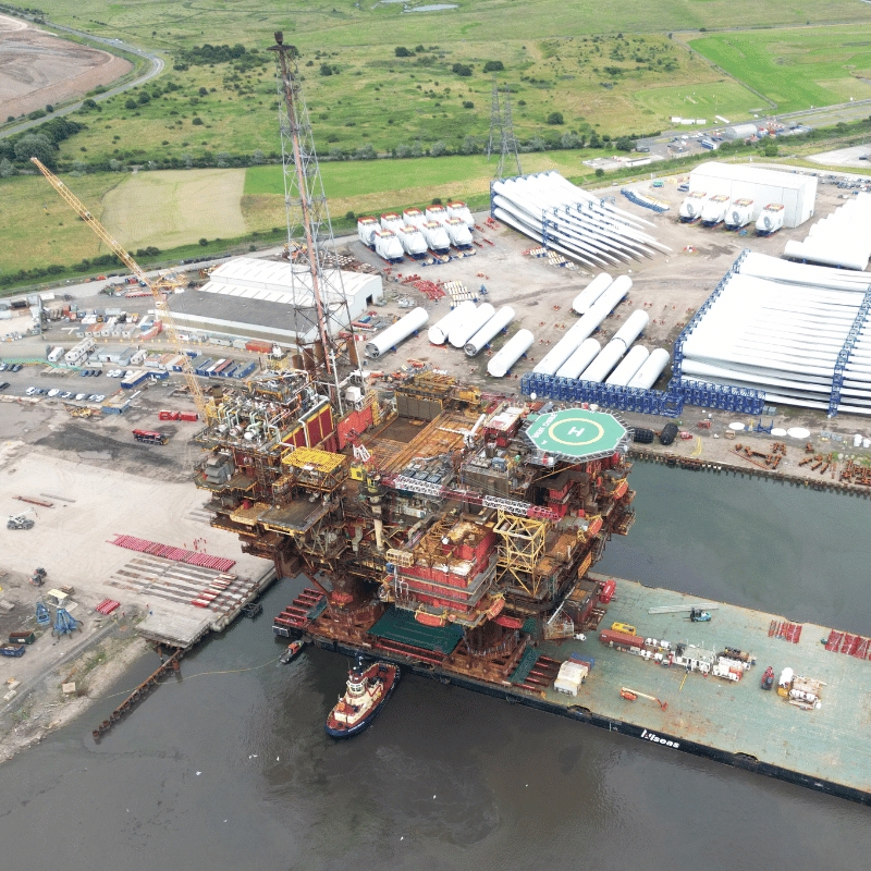 Mammoet skidds Brent Charlie topside onto quayside for decommissioning