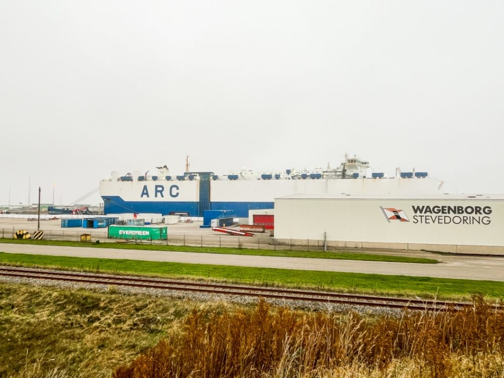 RoRo ship Patriot with U.S. military equipment docks in Eemshaven